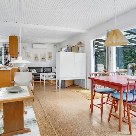 Feriehus 2 Bedroom Gorgeous In